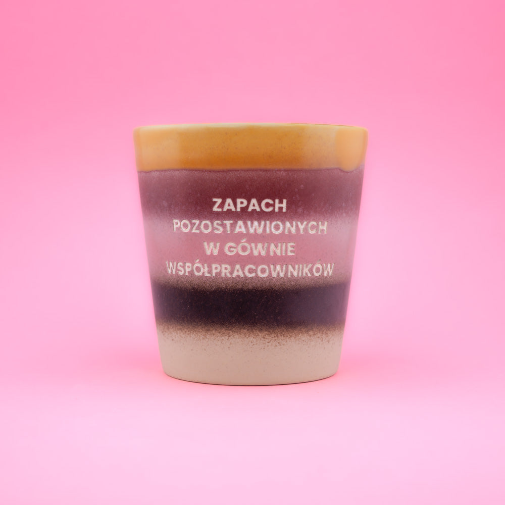 Świeca sojowa „Zapach pozostawionych w gównie współpracowników” (Roma)