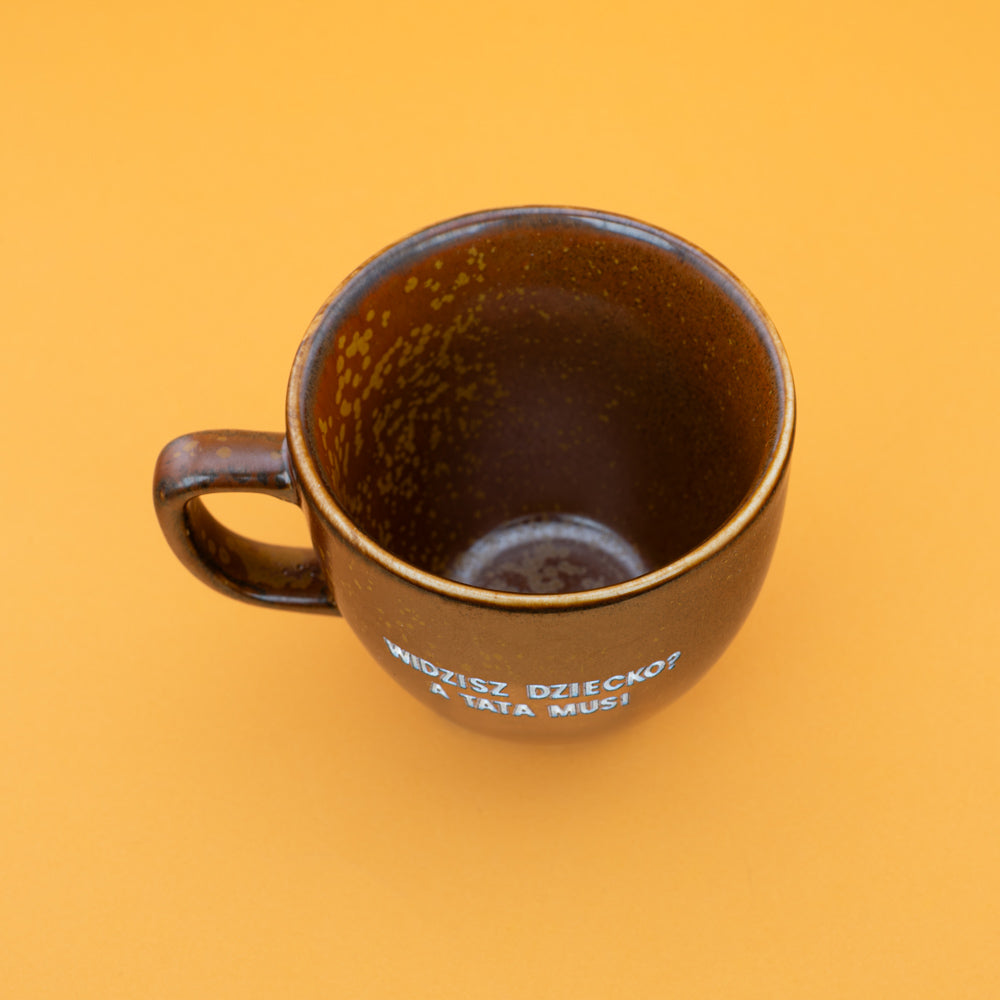 Widzisz dziecko? A tata musi - Brązowy (Mocha)