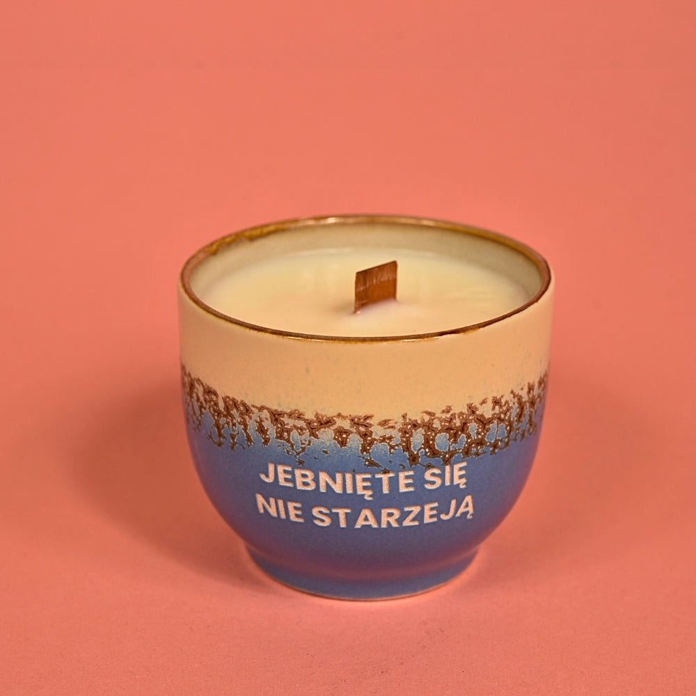Świeca sojowa „Jebnięte się nie starzeją" (Milo)