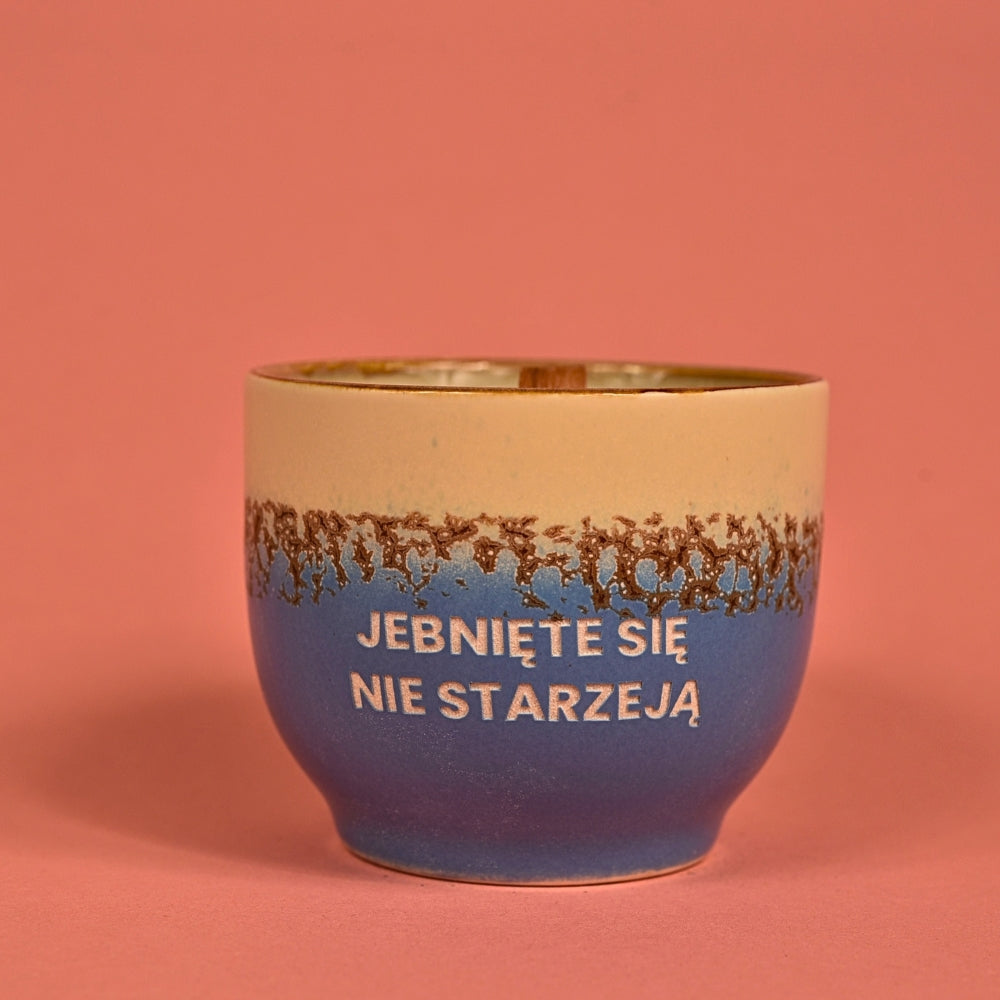 Świeca sojowa „Jebnięte się nie starzeją" (Milo)